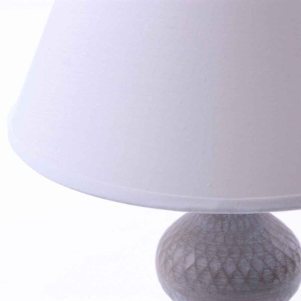 Lampada da tavolo grigio/ecru in ferro lavorato - immagine 2