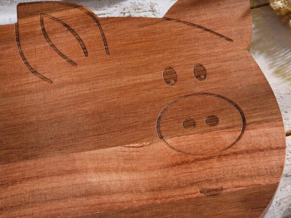 Tagliere in legno a forma di maialino - immagine 2