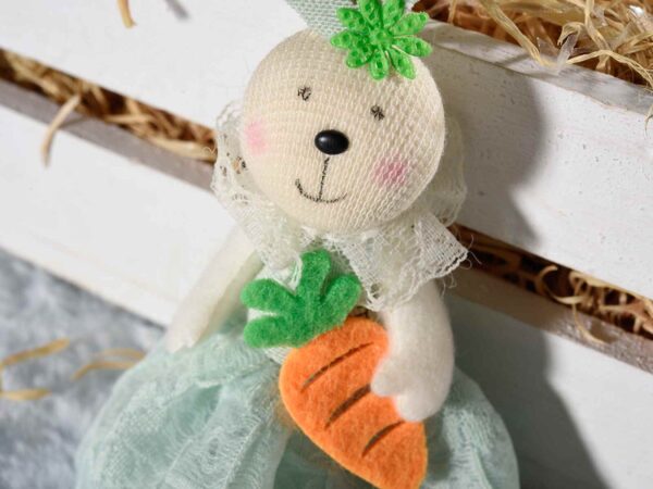 Coniglietto gambelunghe con carota da appendere - immagine 2