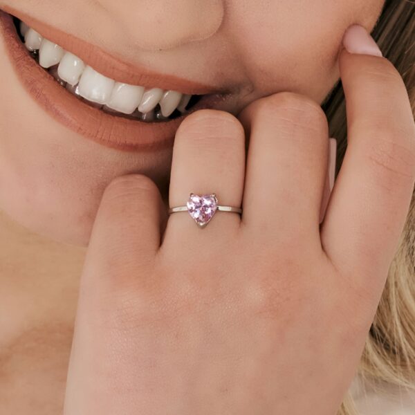 Anello donna in acciaio con cristallo rosa a cuore