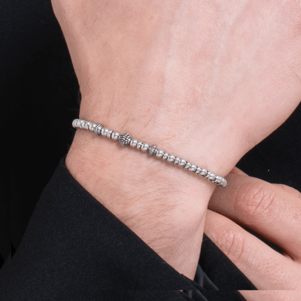 Bracciale uomo in acciaio con elementi effetto vintage - immagine 3