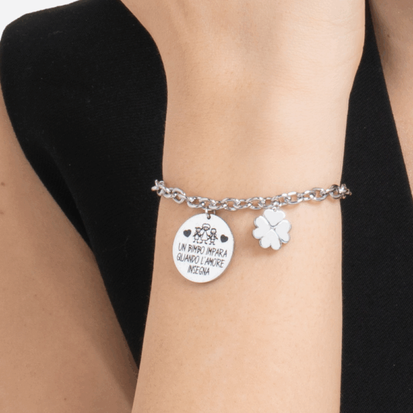 Bracciale donna in acciaio con scritta "Un bimbo impara quando l'amore insegna" - immagine 3