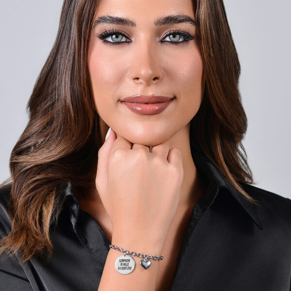 Bracciale donna in acciaio con scritta "Compagne di mille avventure" - immagine 5