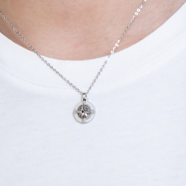 Collana uomo in acciaio con rosa dei venti - immagine 4