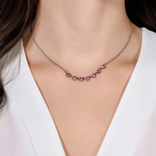 Collana donna in acciaio con cristalli rosa - immagine 3