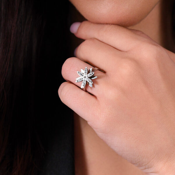 Anello donna in acciaio con fiore della vita girevole - immagine 3