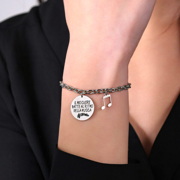 Bracciale donna in acciaio con scritta "Il mio cuore batte a ritmo della musica" - immagine 2